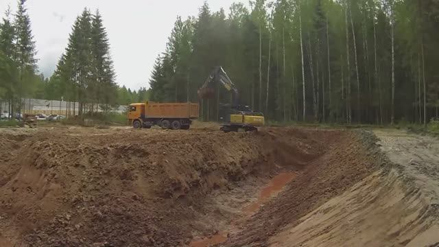 Как мы ПРУД ЗАБАБАХАЛИ! #пруд #своимируками