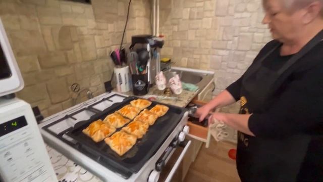 Сальтисон в разрезе/Опять слоеные конвертики с яблоками,а также с сыром и колбасой ?