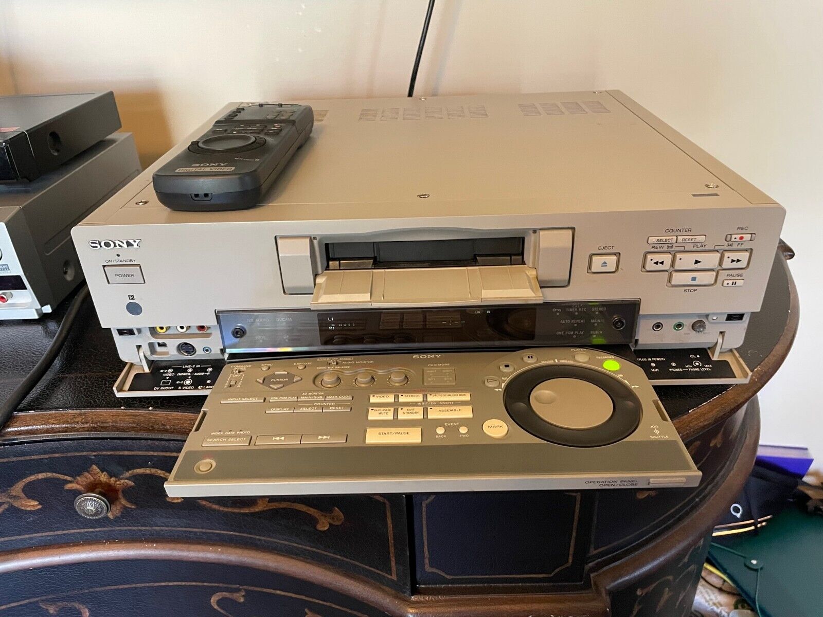 Видеомагнитофон SONY DSR-30 DVCAM Mini DV Player Recorder-Япония-1996-год