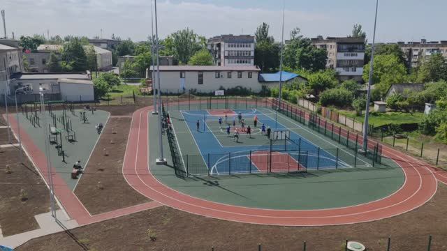 На спортивной площадке восстановленной Хабаровским краем в Дебальцево прошли соревнования