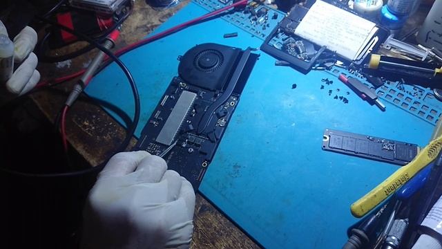 Macbook pro 2015 A1502 charging but won't turn on ‼️Macbook Pro 2015 Mati Total