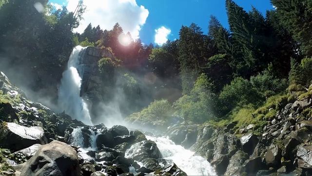 5 часов звуков горного водопада в лесу - Белый шум для сна, отдыха, работы, учебы