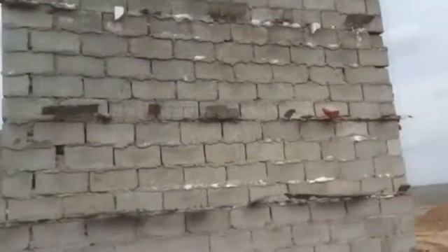 Самые криворукие каменщики в мире - я надеюсь они поносят каждый день.