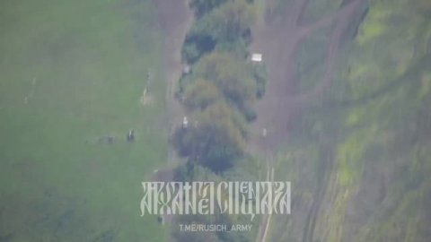 Авиаудар по полигону ВСУ в Харьковской области. Точный прилет пришелся прямо в посадку, где располаг