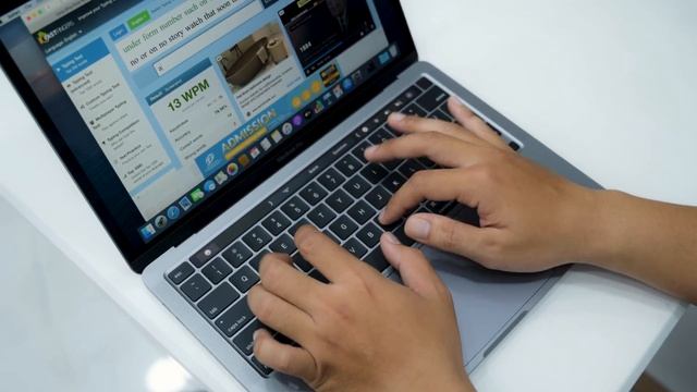 Trên tay MacBook Pro 13 inch 2020