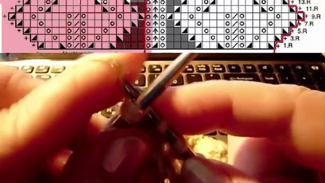 Манишка с ажурными листьями спицами! Мастер-класс