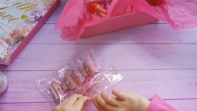 Распаковка подарка Пинк Бокс Заколочки с прядками единороги и розовая милота? Pink Box Opening