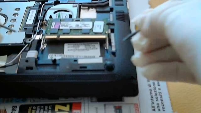 tutorial aumento memoria ram su netbook Acer Aspire One D255