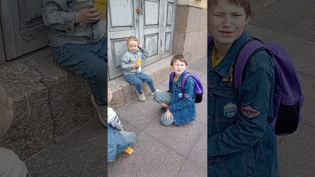 Девчонки разукрасили Петербург! #дети #петербург #творчество #рисункимелом