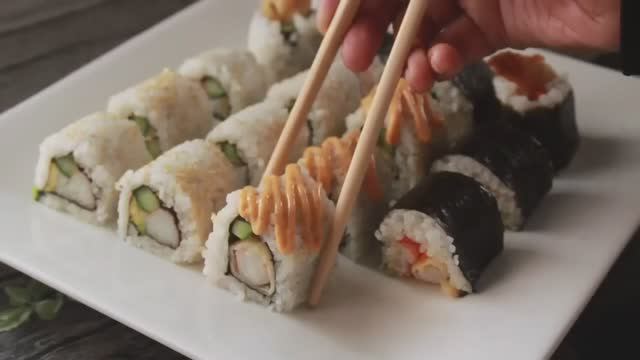 Насколько безопасно есть суши с сырой рыбой?