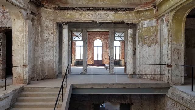Замок Понизовкина в Красном Профинтерне и село Вятское