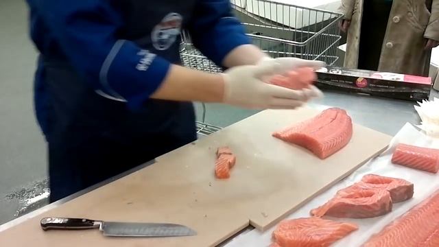 Разделка семги мастер-класс в МЕГЕ  часть 2