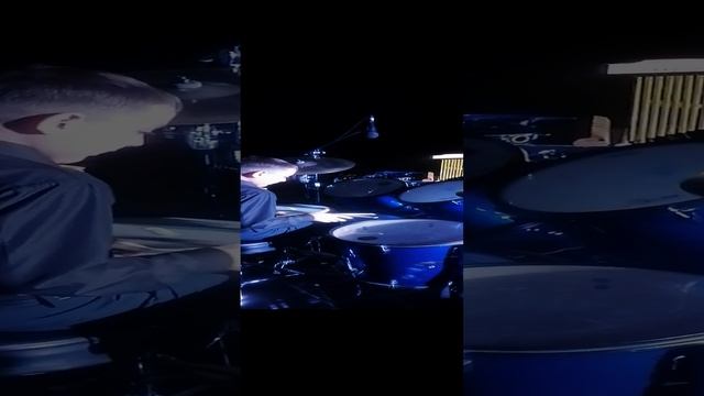 Соло на ударных
Drum solo