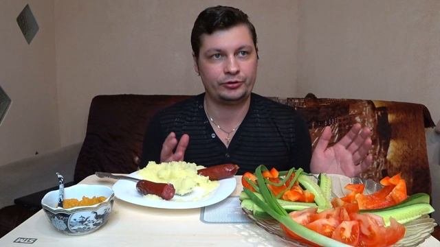 МУКБАНГ Колбаски, ПЮРЕ и ОВОЩИ ??? | Как меня ВОСПИТАЛИ и ПОЧЕМУ родители НЕ ПРИНЯЛИ мою ЖЕНУ?