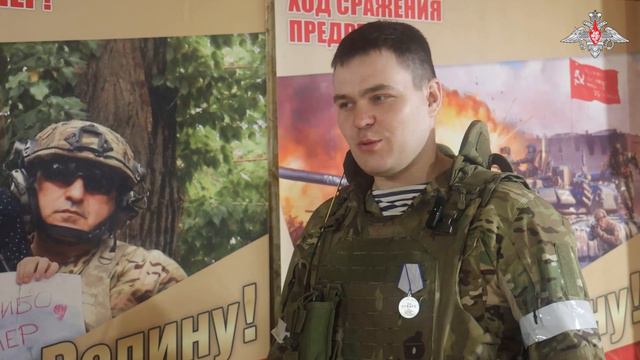 Кадры награждения государственной наградой и интервью военнослужащего ВС РФ матроса Дмитрия Тюрнина