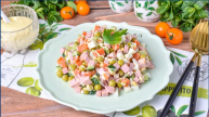 САЛАТ С ГОРОШКОМ И КОЛБАСОЙ