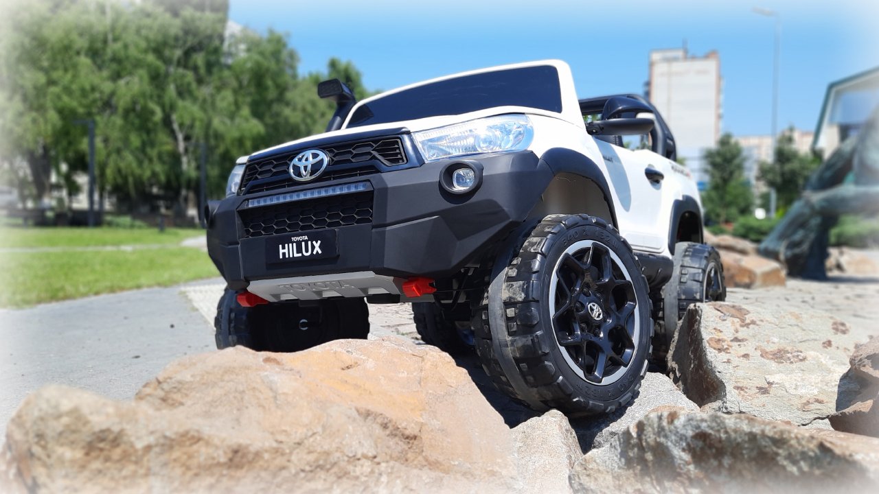 Toyota Hilux With MP4 - детский внедорожник Тойота с планшетом