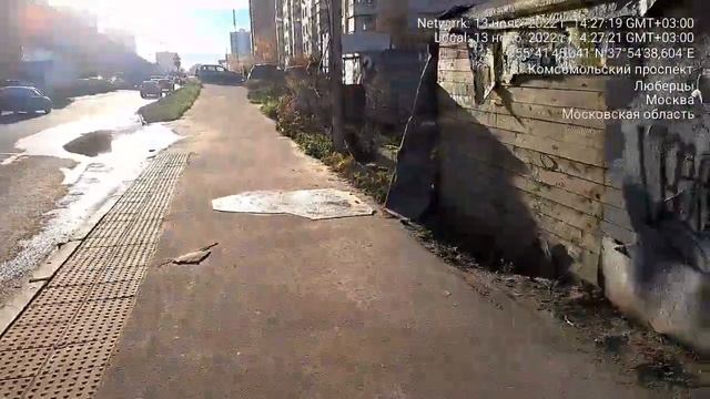 г.о. Люберцы, Комсомольский проспект, д. 21. Сильный ветер на автобусной остановке вырвал оргстекло