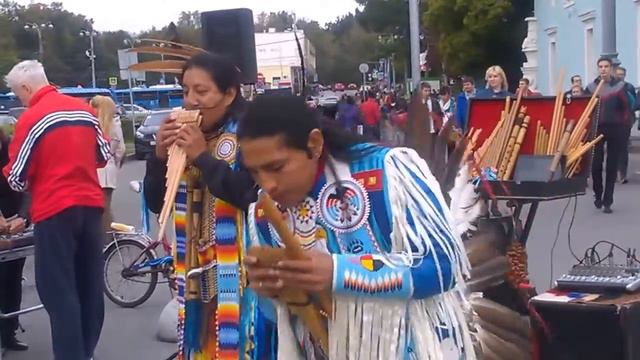 Песни индейцев. Поёт José Males. Wuambrakuna &Ecuador Spirit. El Condor pasa. 2016-09-11 ВДНХ