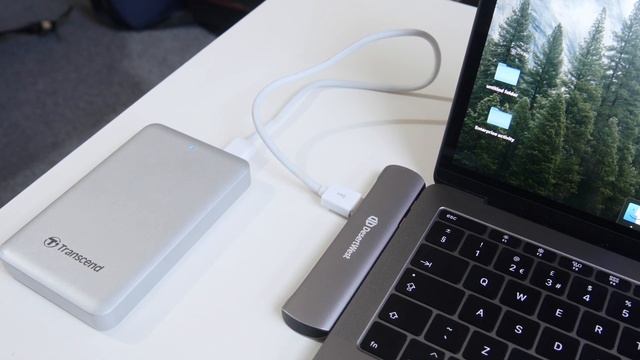 BEST USB C hub for Macbook Pro | DesertWest
