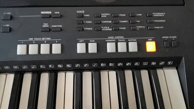 Yamaha PSR-S550 61 Keys Electronic Piano Keyboard