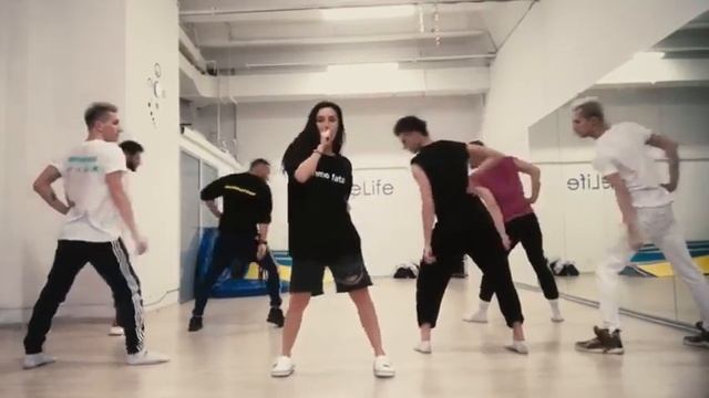 MOLLY - Красивый мальчик (Dance Practice Video)