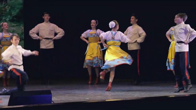 Народный танец За околицей #upskirt,#русский,#танец