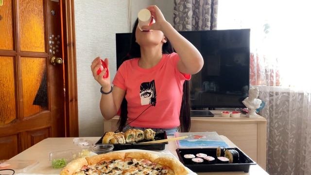 ПЕРЕВОРОТНЫЙ MUKBANG!🤩 Пицца с роллами и кофе ☕️