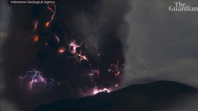 ⚠️ Мощное извержение вулкана Ибу на острове Халмахера, Индонезия началось 19 мая.

Столб пепла...