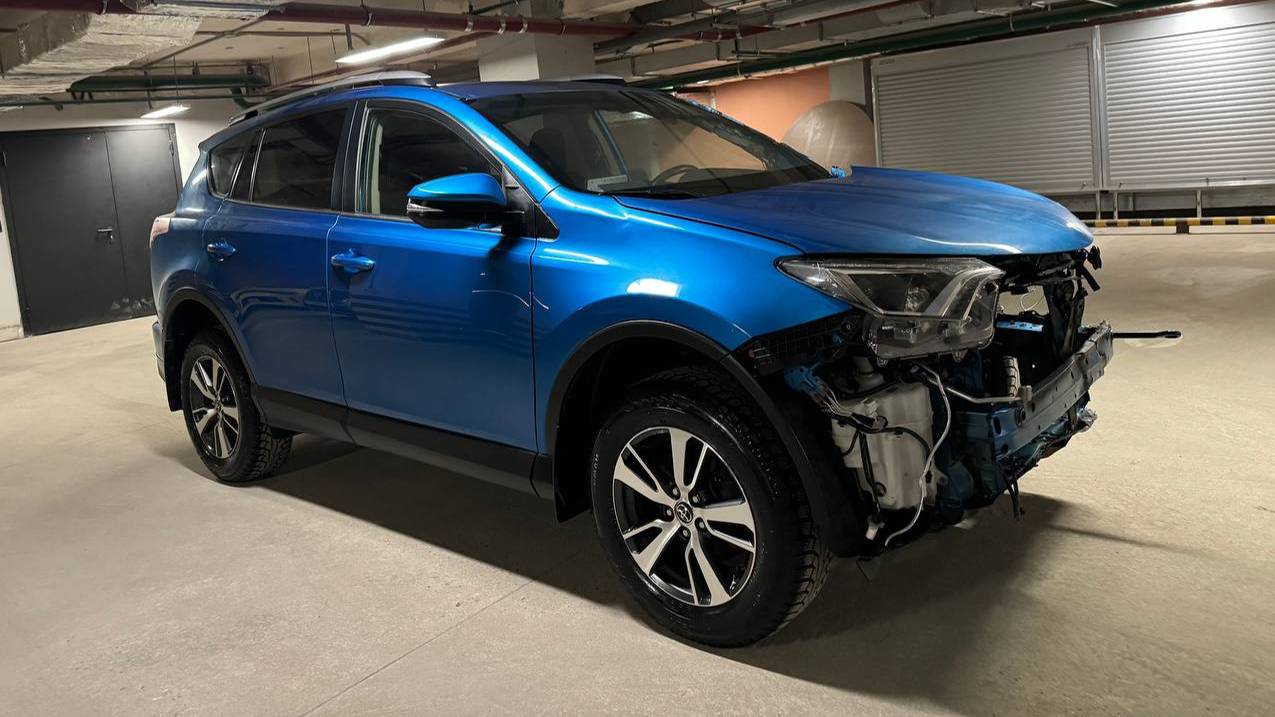 Toyota Rav4; 2.0 AT; 2015; Синий