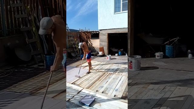 Как быстро покрасить забор, доски. Без использования краскопультов