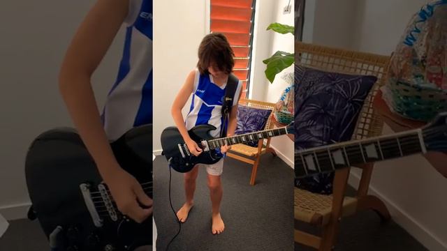 Thunderstruck solo