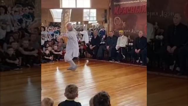 таолу храма Шаолинь  (пушечные удары)