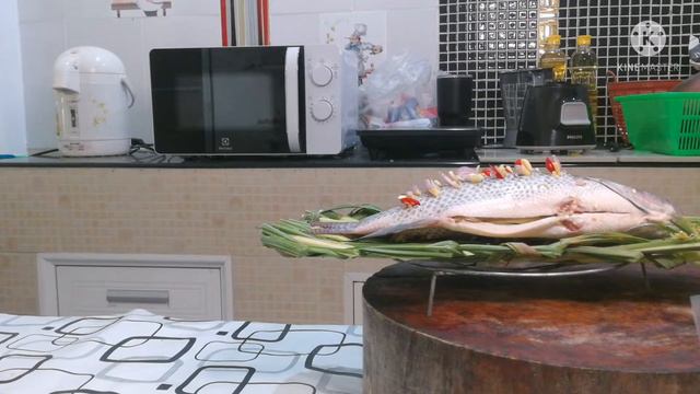 ปลานึ่งมะขามเปรี้ยว Steamed Fish with Sour Tamarind.