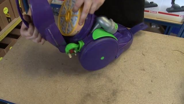 How to replace the Dyson filters on a Dyson DC05 vacuum cleaner