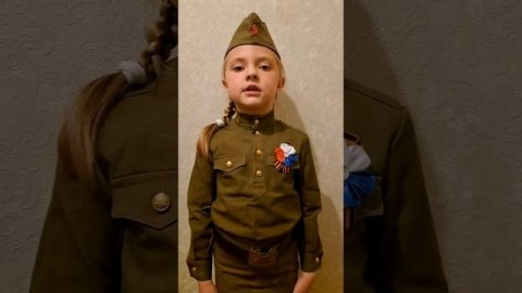 Мария П. ученица 1 "Б" класса читает стихотворение Георгия Рублёва "Памятник в Берлине"