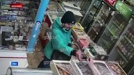 Эксклюзив: подозреваемая в убийстве пенсионерки пользовалась ее банковской картой и попала на видео