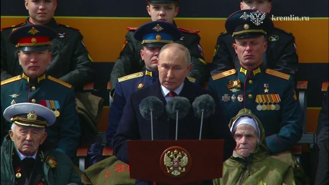Владимир Путин выступил на военном параде