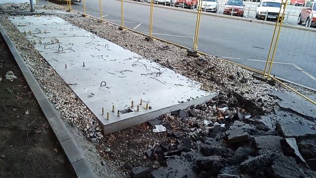 в москве капитальная модернизация остановок общественного транспорта.