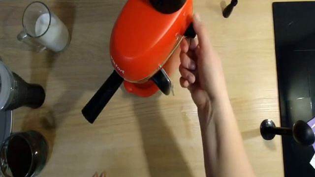 Приготовление латте в рожковой кофеварке Kitfort KT-760