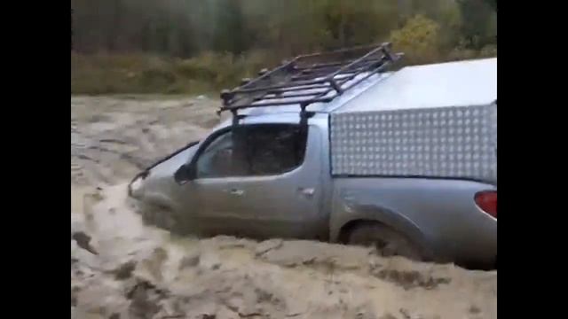 Mitsubishi L200 на бездорожье