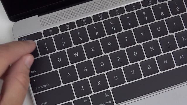 MacBook 2015 Unboxing and Quick Comparison