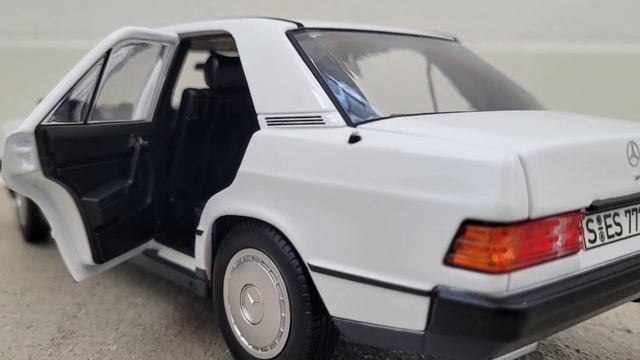 Mercedes-Benz 190E Norev 1/18 White