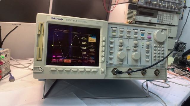 Обзор осциЛлогроберста Tektronix  TDS744A oscilloscope Tektronix  TDS744A