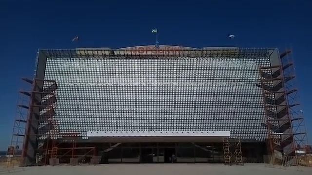 Обратная сторона кинетического фасада: эффект волны и темная сторона силы