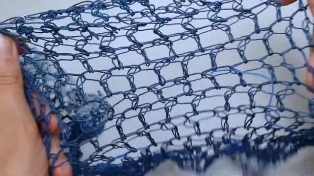 Сетка крючком из тонкой нити толстым крючком. Интересная фактура крючком. Видеообзор.