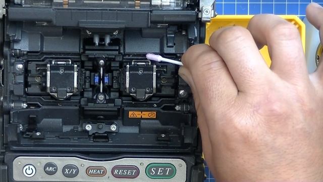 Быстрый способ очистки аппарата для сварки оптики