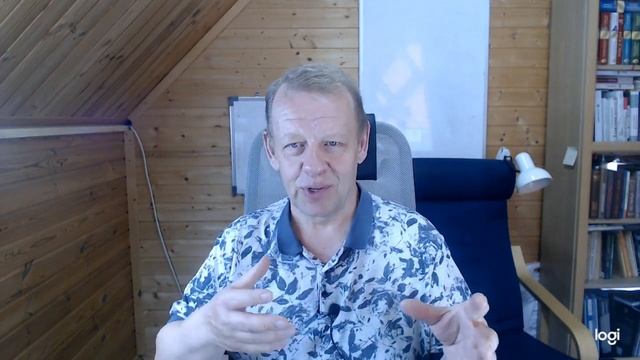 Что делаю с трутнями? Ничего не делаю, пчёлы сами делаю то, что считают нужным.