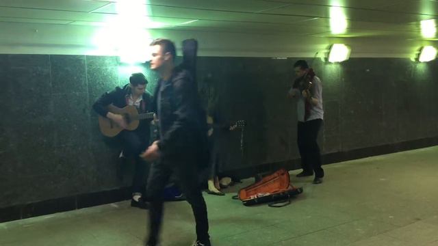 Скрипка и две гитары, Москва, Тверская улица, Илья