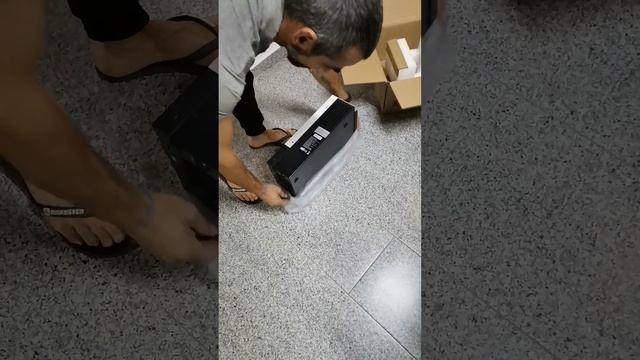 Unboxing invertor Mpp Solar 3024 GK